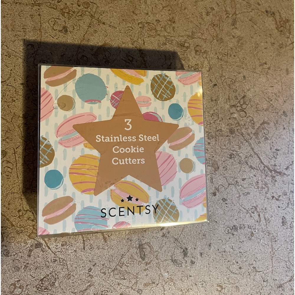 Scentsy star shaped cookie cutters. Set of 3